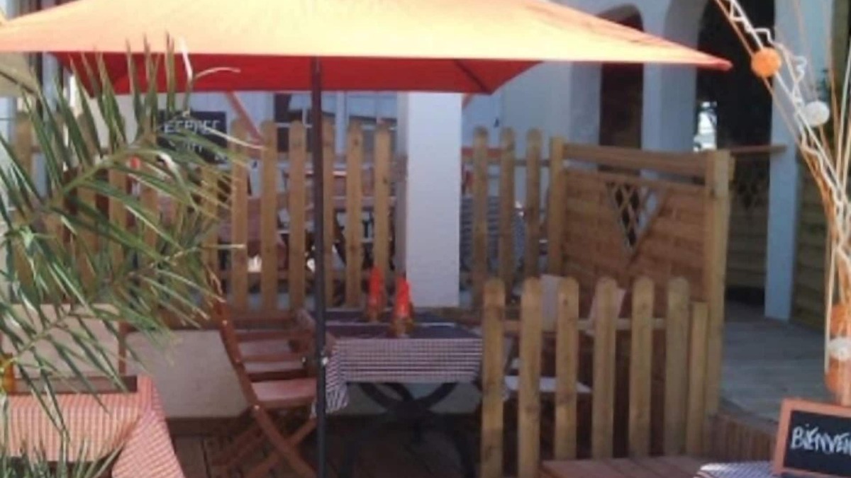 Cuers Apartment | Small studette with garden view
