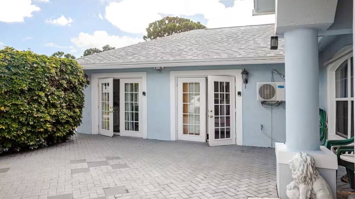 Florida Ridge House | Small Studio apartment