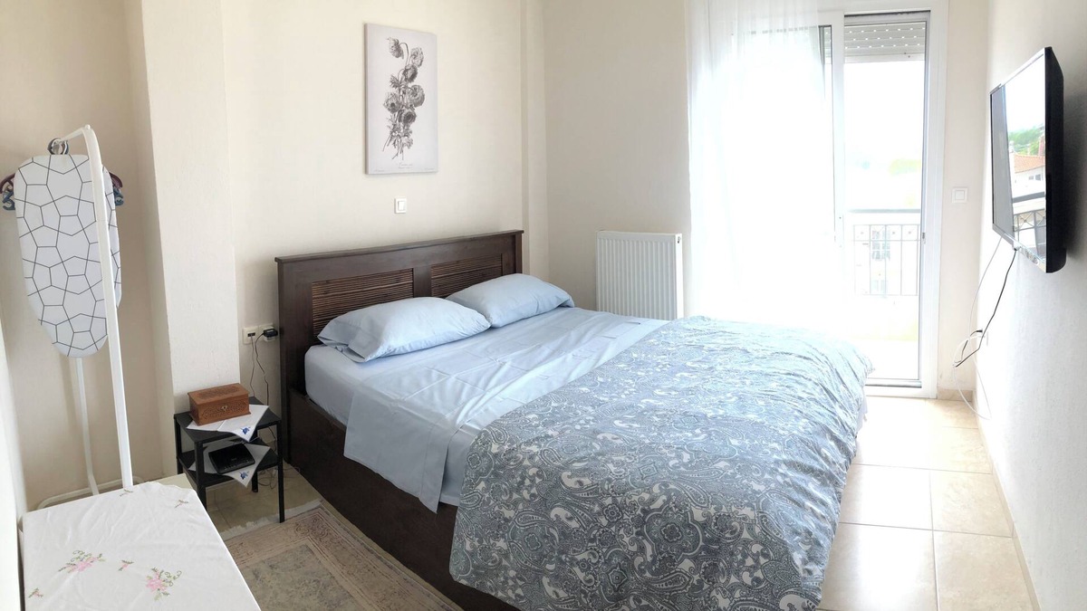 Sindos Apartment | Small town feel, big city access