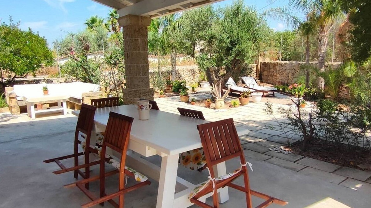 Posto Rosso Villa | Small villa 300 mt from the sea surrounded by greenery 15 km from Gallipoli.