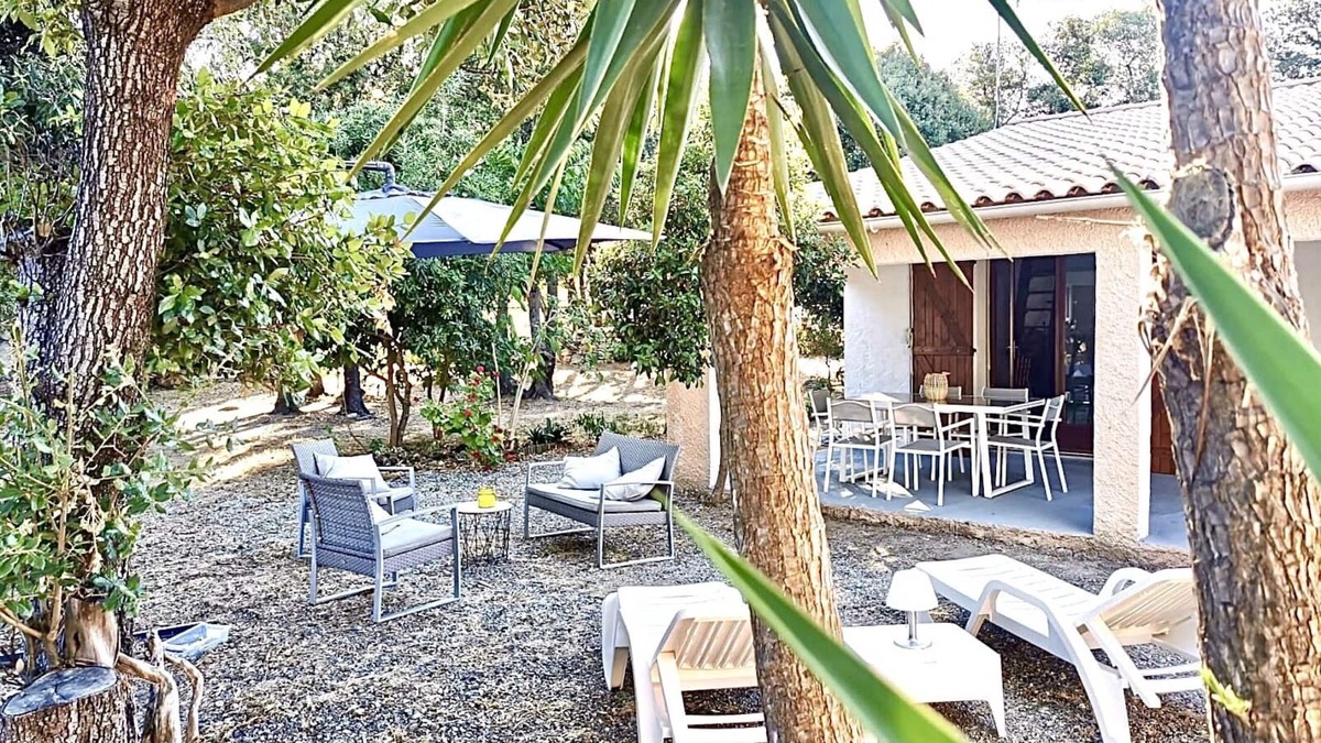 Solaro Villa | Small villa ideal for 4 people a few steps from the sea - enclosed garden 1200m2