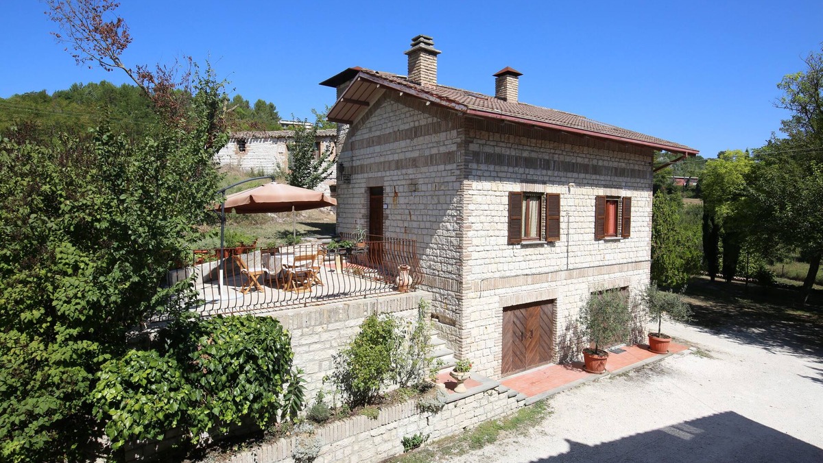 Sassoferrato Villa | Small villa with a big garden and a big swimming pool - Sassoferrato