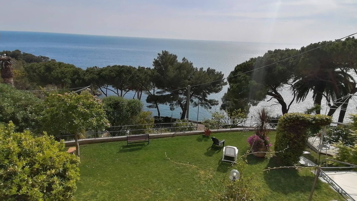 Pieve Ligure Apartment | Smart Studio for 4 people, facing the sea with garden, terrace and pool!