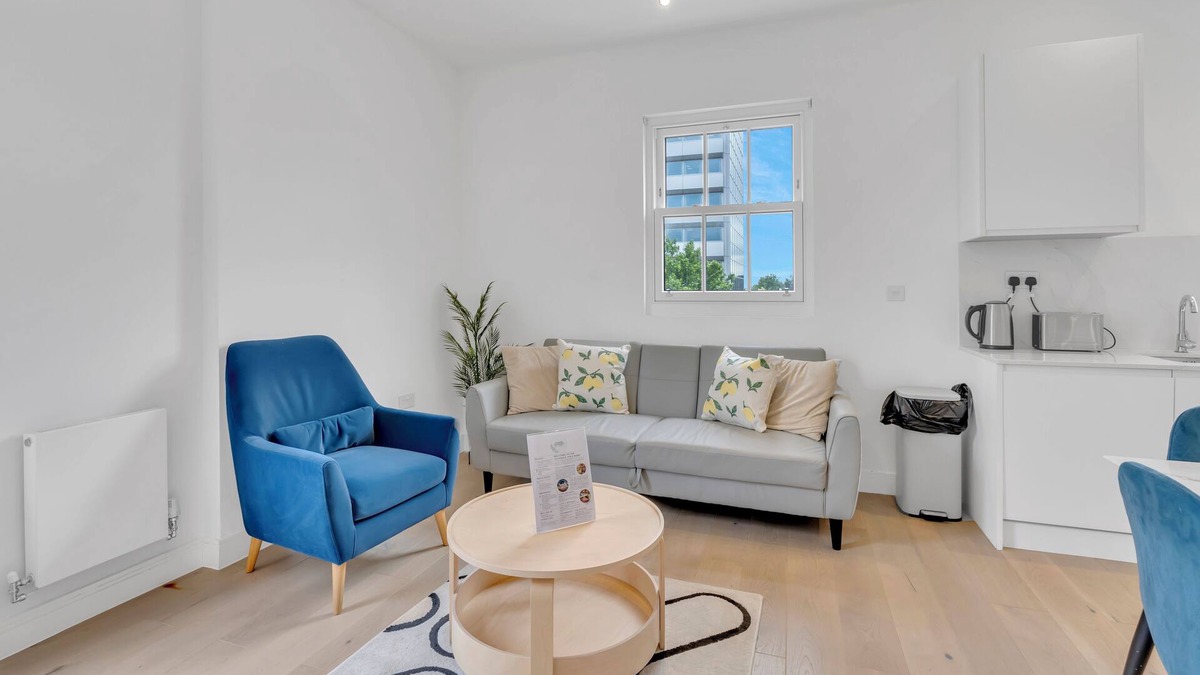 Turnham Green Apartment | Smart TV & Netflix | 20 mins to Heathrow | Balcony