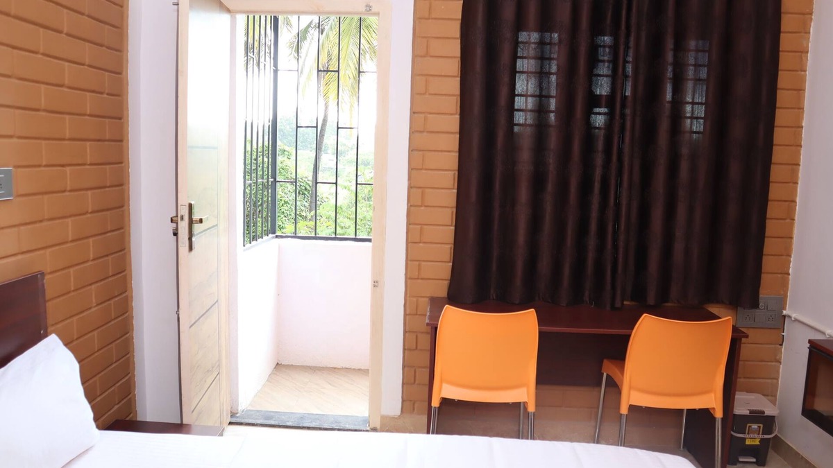 Tumkur Hotel | Smilestay Shree Jayaganga Arcade