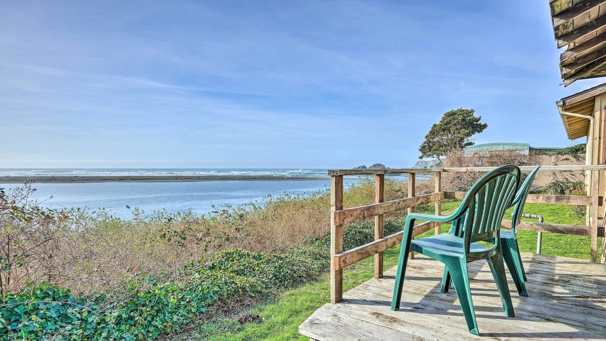 Smith River Cabin | Smith River Vintage Cabin: Oceanfront Deck + Views