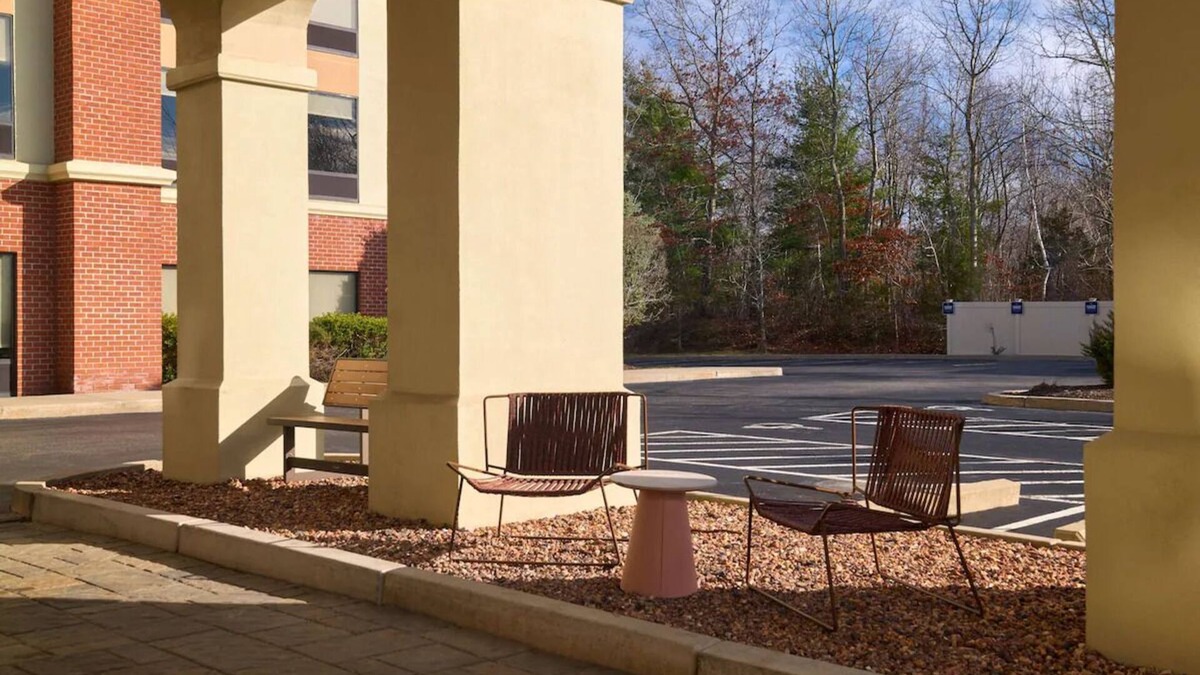 Smithfield Hotel | Smithfield Charm: Free Breakfast & Pool Access | 2 Units | Near Universities