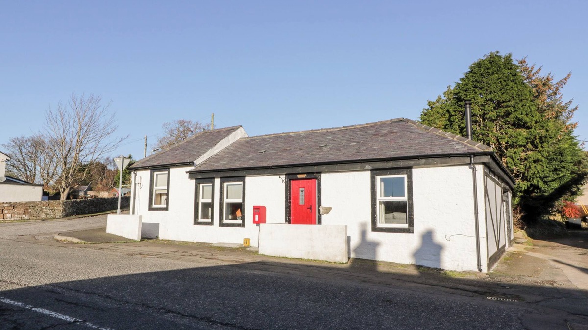 Clarencefield Cottage | SMITHY HOUSE, pet friendly, character holiday cottage in Annan