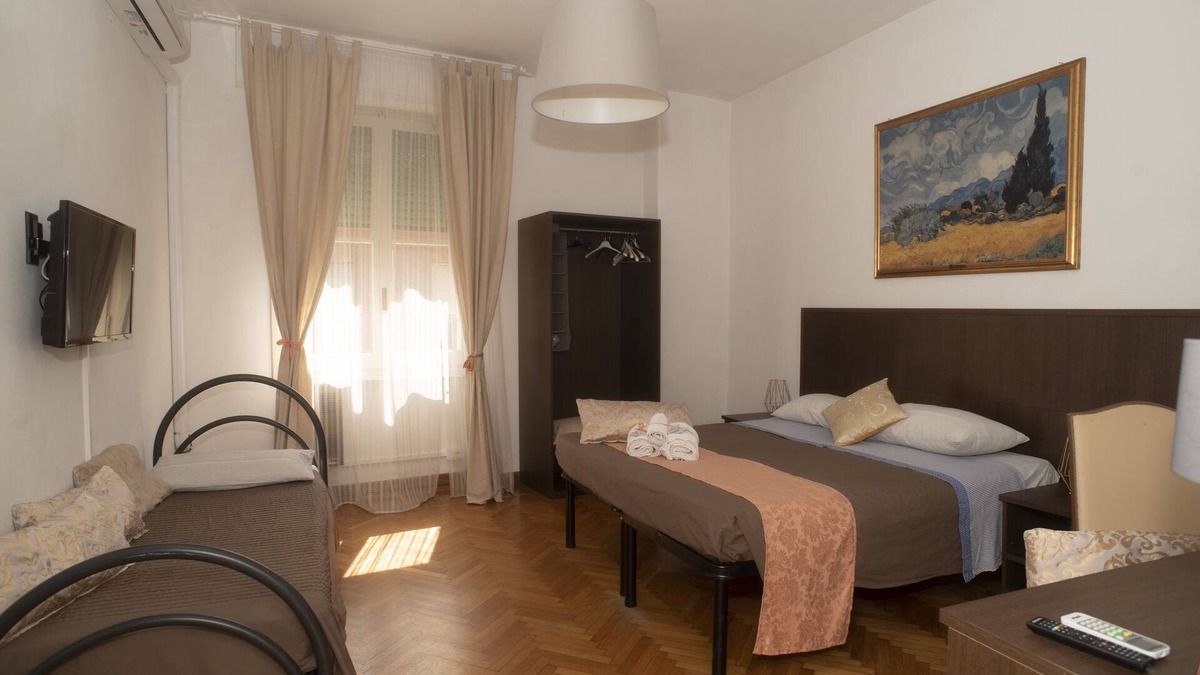 San Jacopino Bed & Breakfast | SMN Train Station, Room with private bathroom in B&B