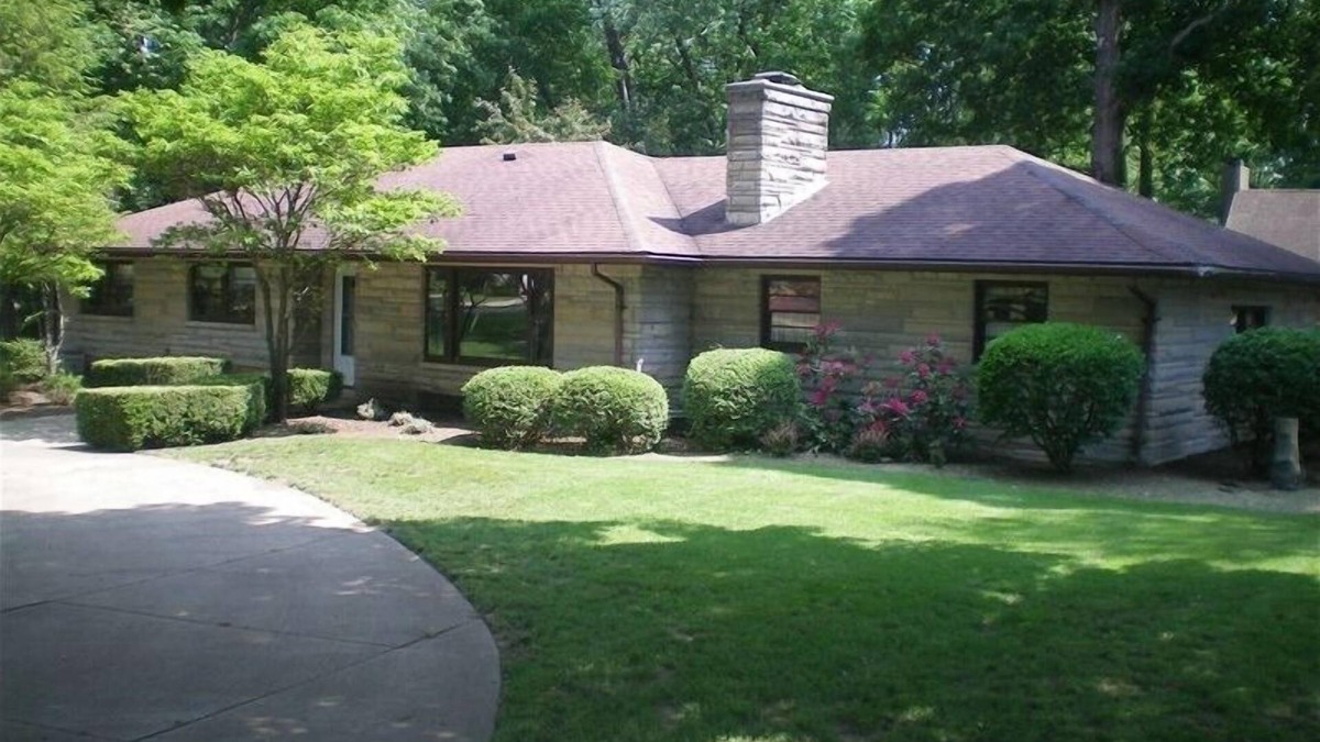 Cassopolis House | Smoke & Animal Free Diamond Lake Home All Sport Lake & Notre Dame Games