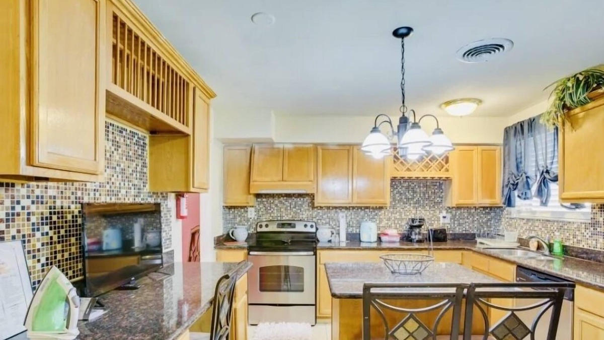 Read Boulevard West House | Smoke free Beautiful home close to down town, bus route with off street parking.