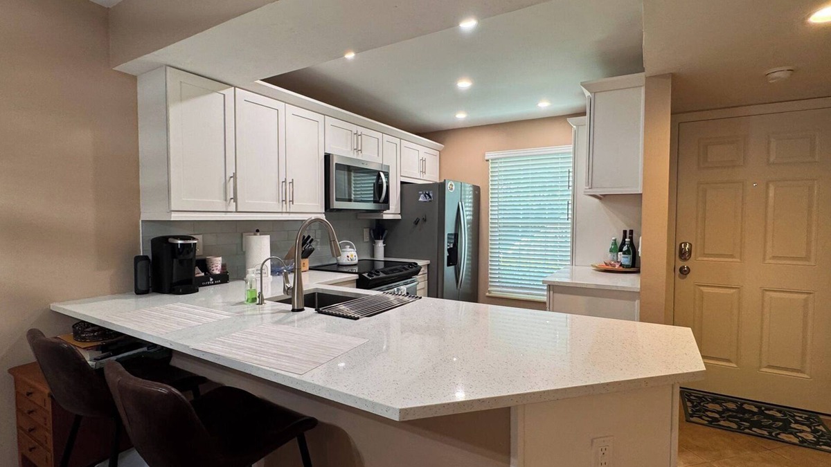 Marco Island Condo | Smokehouse Bay 812: Beautiful Condo close to restaurants, shopping
