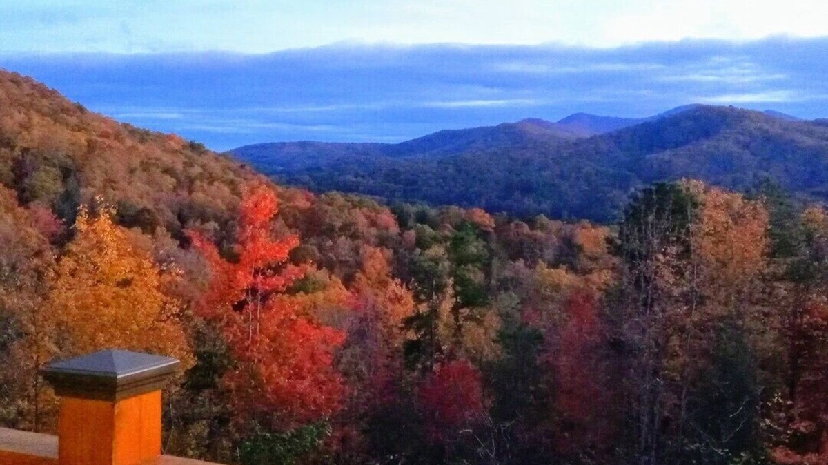 Unaka Ski Chalet | Smokies View - private chalet with mountain views