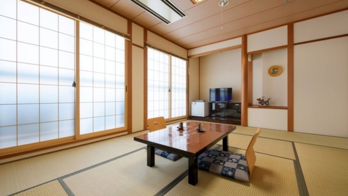 Towada Hotel | SmokingJapanesestyle room 10 tatami mats Free /Towada Aomori