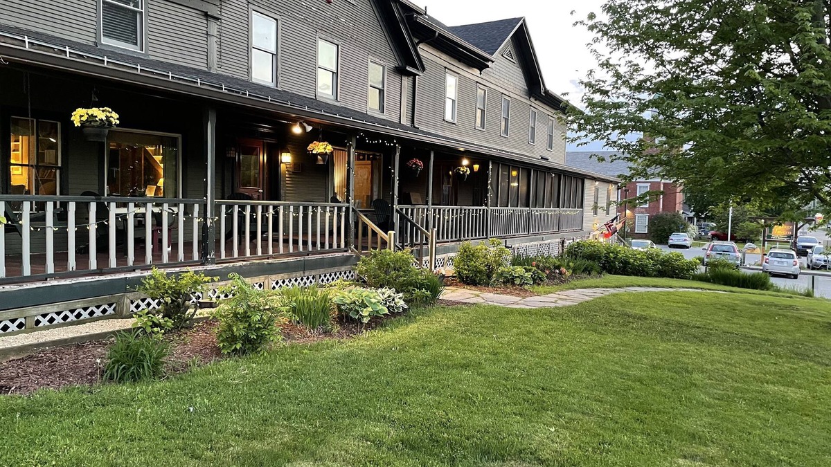 Jeffersonville Hotel | Smugglers Notch Inn