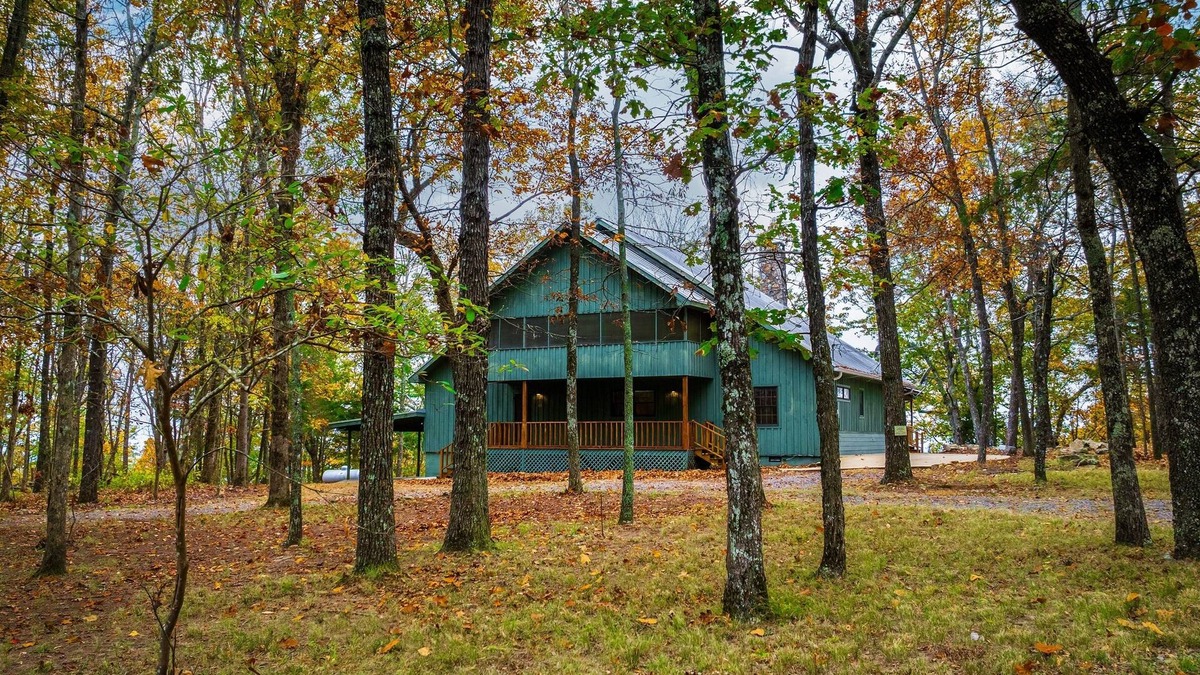 Fort Payne Cabin | Snail’s Pace South-6br/3.5 bath
