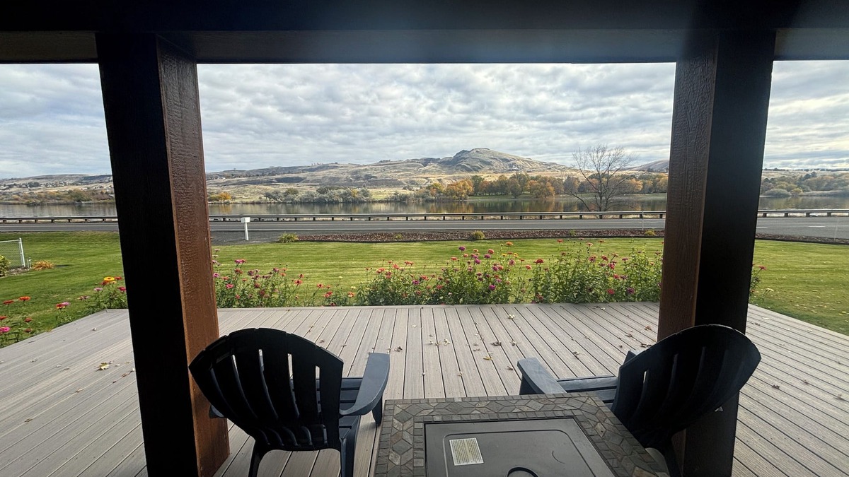 Clarkston Heights-Vineland House | Snake River View & River Access