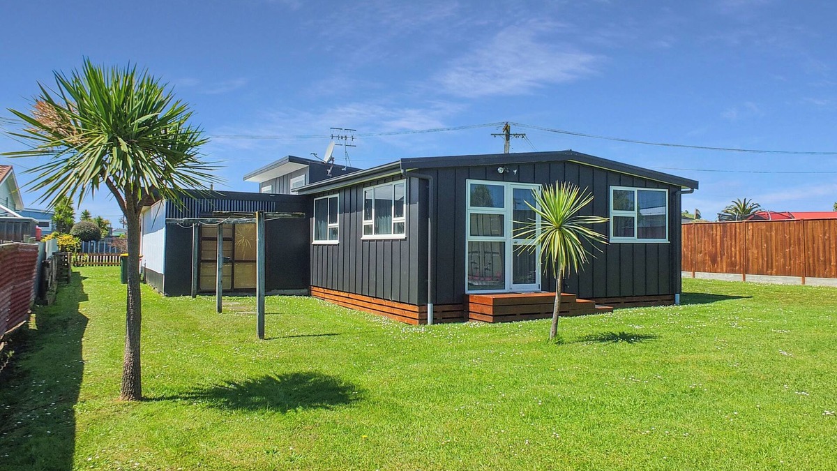 Foxton Beach House | Snapper Bach - Foxton Beach Holiday Home