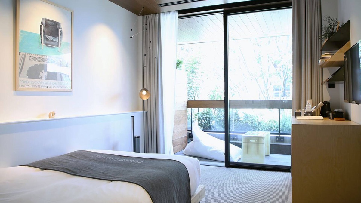 Jingumae Hotel | Snazzy , Hip Room in Artsy Hotel in Shibuya + Balcony.