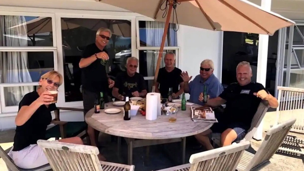 Omapere Apartment | Sneezle Beezle Beach Apartment