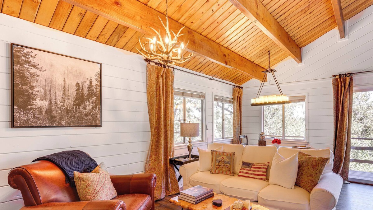 Arrowbear Lake Cabin | ‘Snow Valley Hideaway’ Arrowbear Lake Retreat
