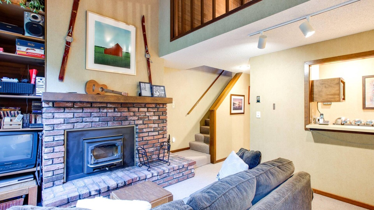 Glacier Condo | Snowater Condo #59 - Wi-Fi - Sleeps 6