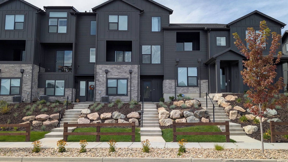 Mountain Green Condo | Snowbasin, Powder, IKON, Workstation, Ski home