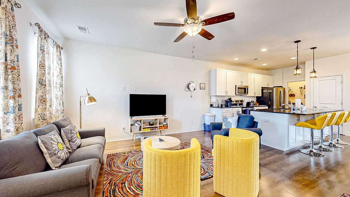 North Charleston House | Snowbird-friendly townhouse with pool, tennis court, & central AC