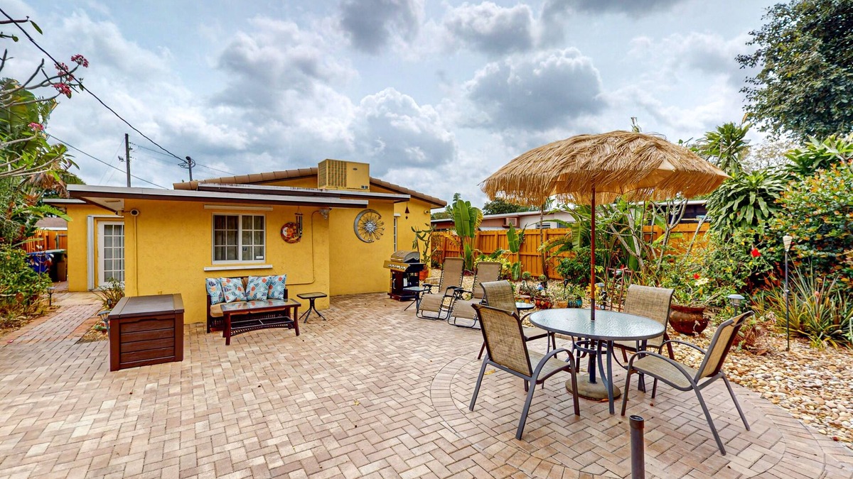 South Middle River House | Snowbird-friendly home with enclosed backyard, grill, patio, streaming, W/D, AC