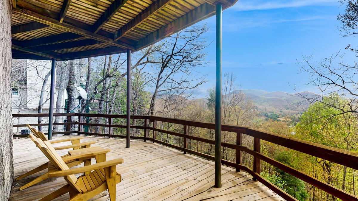Sky Valley Cabin | Snowbird-friendly cabin with amazing mountain views, porch & central AC