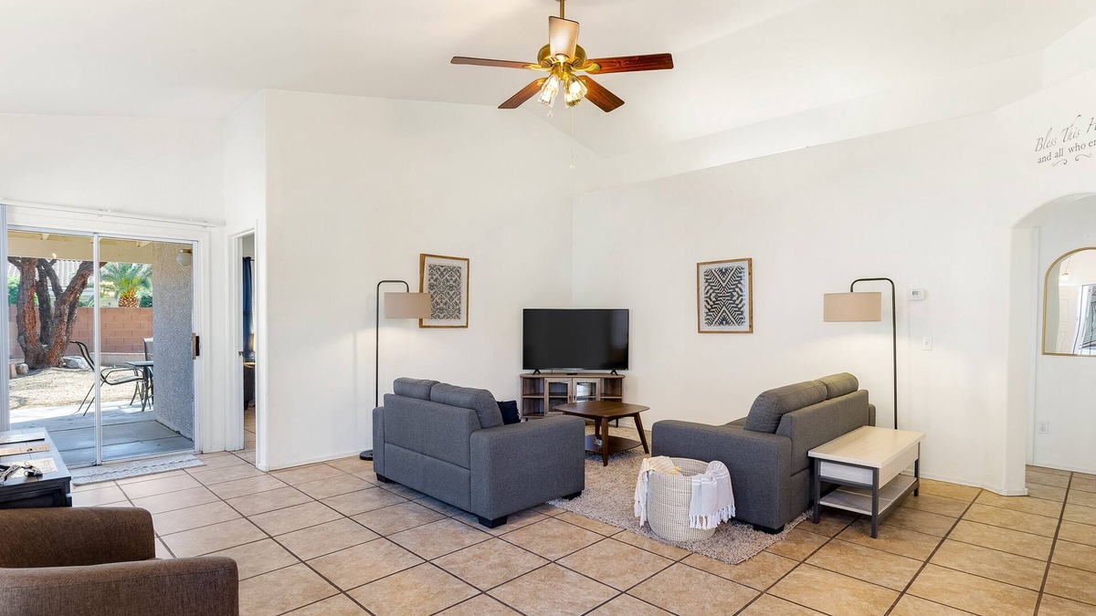 Continental Ranch House | Snowbird Haven! Hike, Bike, Shop.