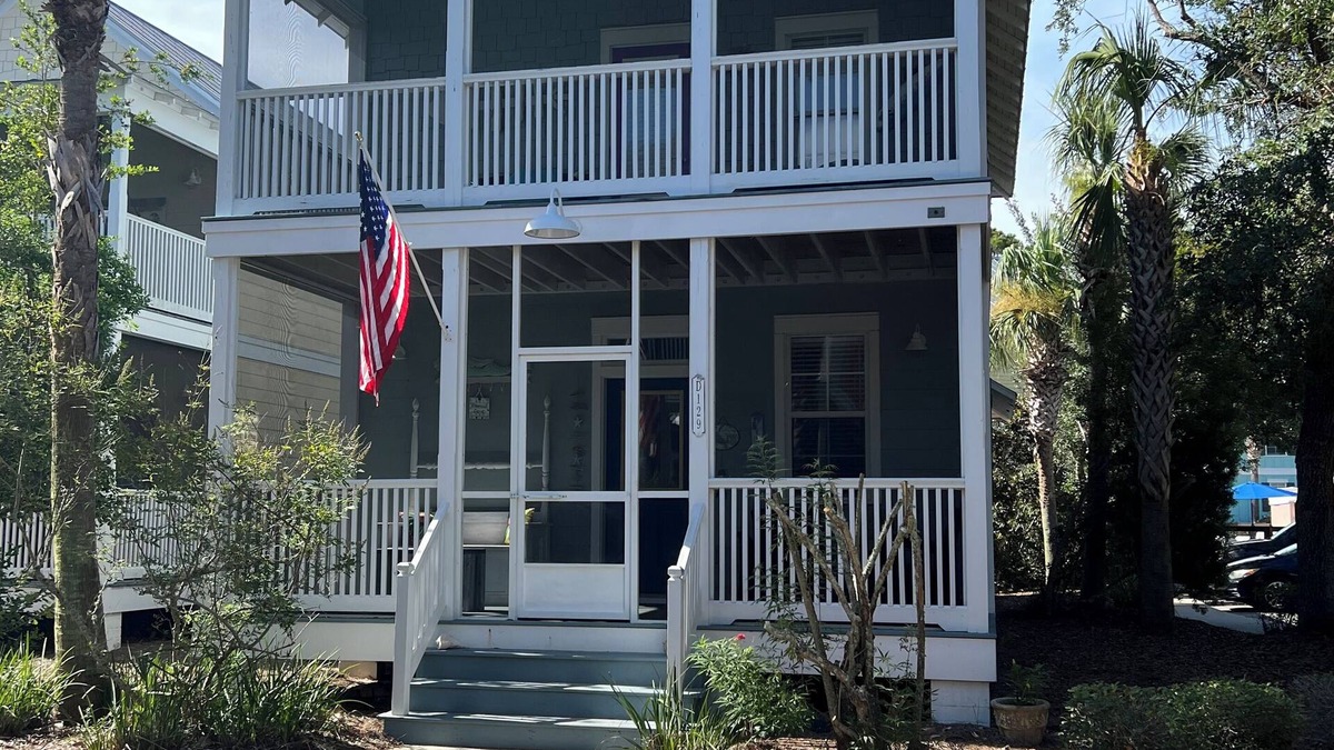 Port St. Joe Cottage | Snowbird rates available Nov-most of Feb! 3BR/3.5BA/3 pools/Hot Tub