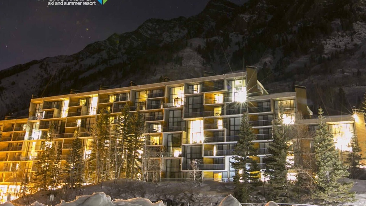 Salt Lake Mountain Resorts Apartment | Snowbird ski resort at the Iron Blosam Lodge