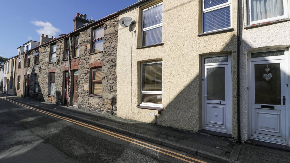 Gallt Y Foel Cottage | SNOWDON VIEW, pet friendly, character holiday cottage in Llanberis