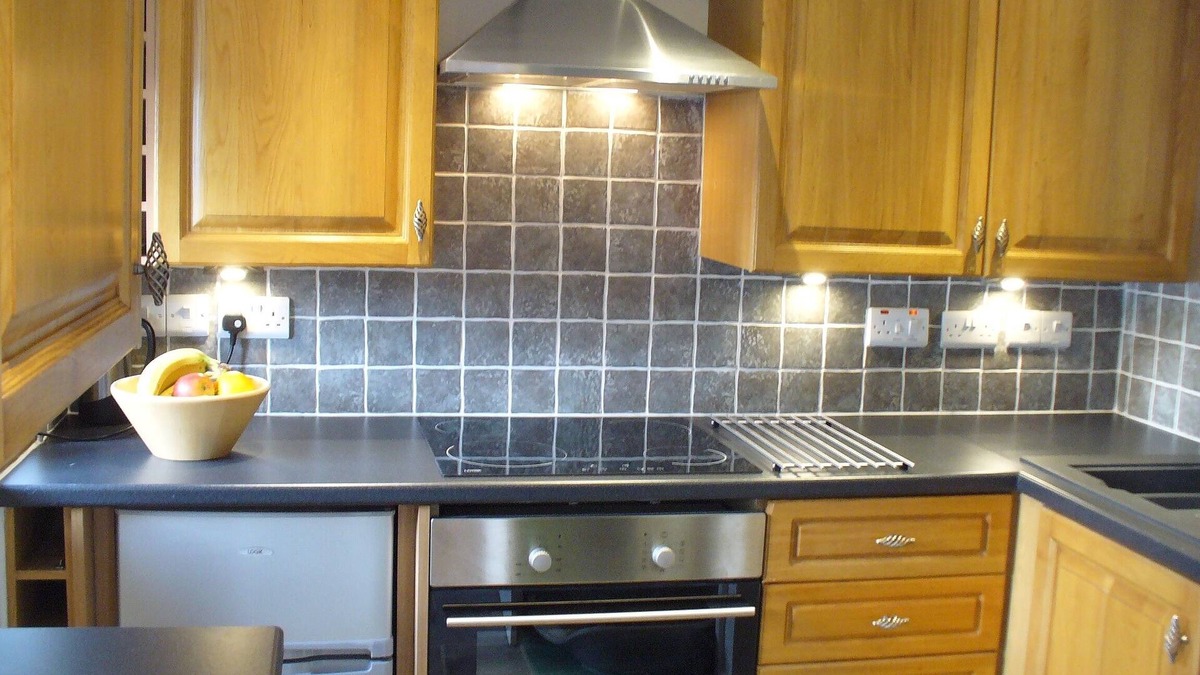 Llanuwchllyn Cottage | Snowdonia cottage, parking,woodburner,pets welcome, restaurant-pub next door !