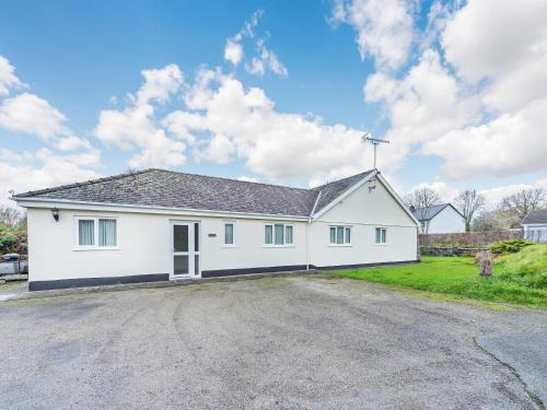 Oakford House | Snowdrop