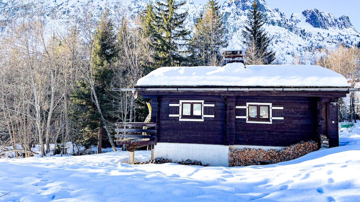 Montroc Ski Chalet | Snowflake cottage with garden