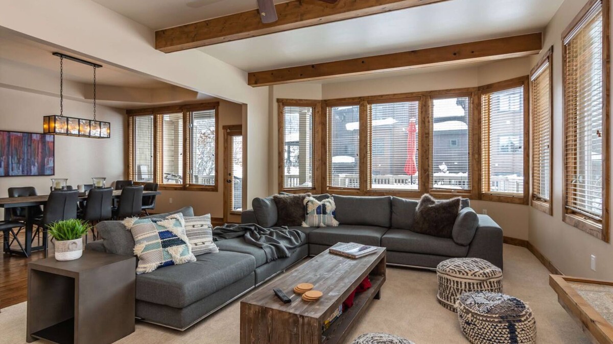 Steamboat Springs House | ❄️ Snowflake Haven | Stunning Chalet Near Resort | Private Hot Tub | Three Levels of Awesome!