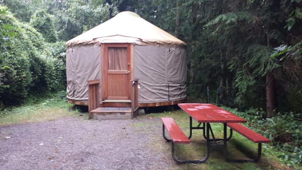 Emigrant Gap Resort | Snowflower Camping Resort 16 ft. Yurt 10