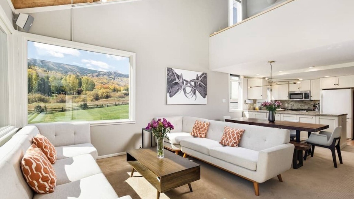 Snowmass Village Condo | Snowmass Alpine Escape: Golf Course & Scenic View
