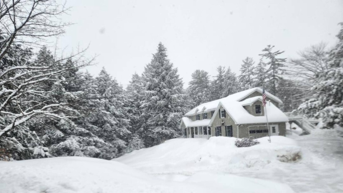 Rumford House | Snowmobile, Skiing, X Country Ski, ATV Trails and the Androscoggin River