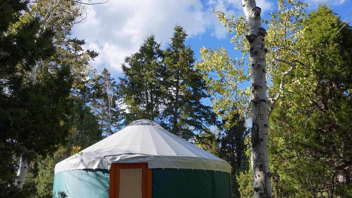 Utah County Cabin | Snowshoe or ski and relax by a warm wood stove while playing games!