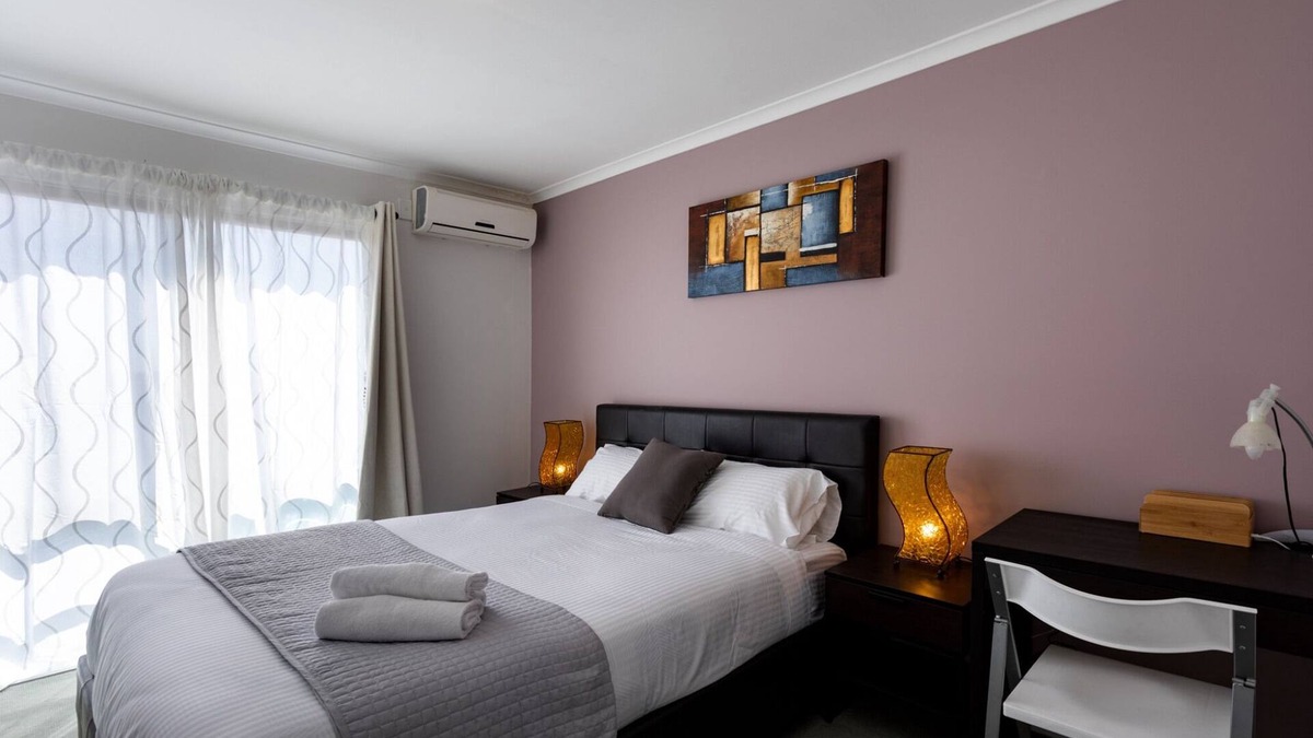 Maribyrnong House | Snug 2-bed Townhouse Near Bustling Shops