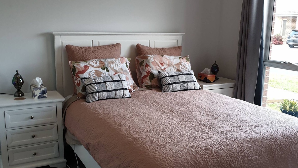 Officer House | Snug and cosy ensuite in a new house