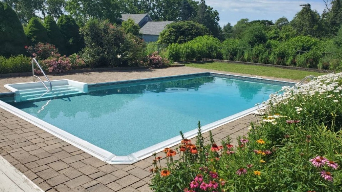 Snug Harbor House | SNUG HARBOR in South Kingstown, RI.POOL, Yard, Deck.Close to Beach & Seafood.