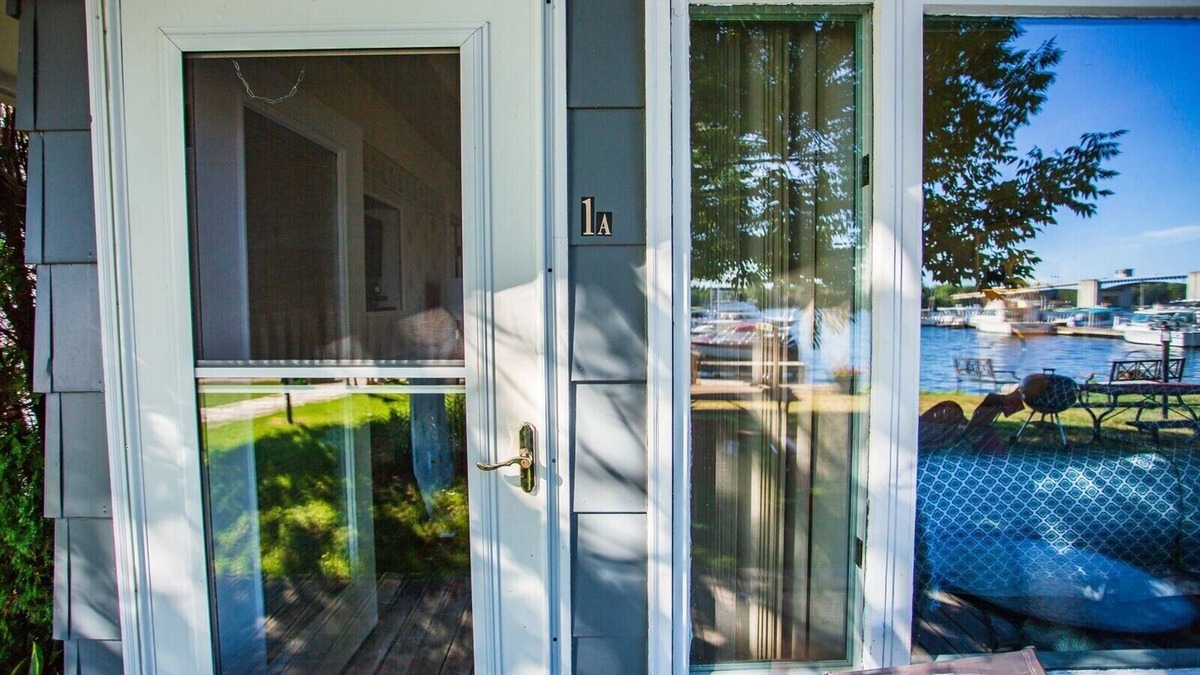 Sturgeon Bay Cottage | Snug Harbor Inn - Cottage 1A