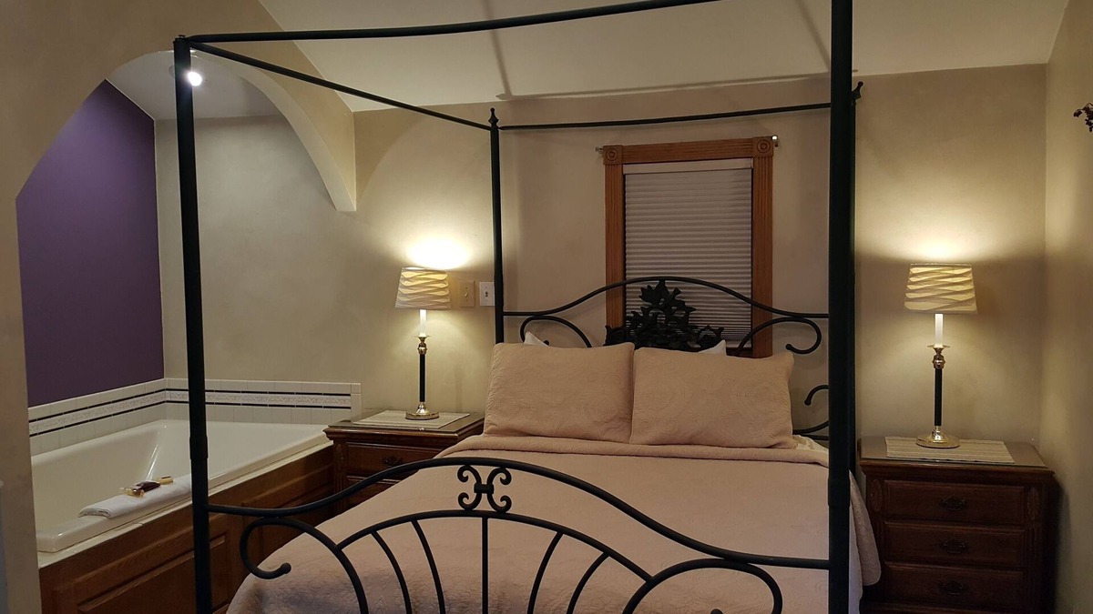 Sturgeon Bay Cottage | Snug Harbor Inn - Luxury Cottage 4