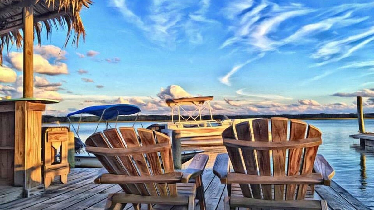 Chincoteague Hotel | Snug Harbor Marina and Hotel