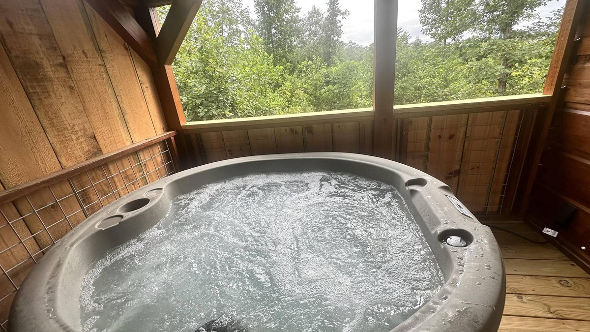 Union Mills Cabin | Snuggle Time -Hot Tub, Fireplace,Hiking,View,Near Asheville ,WiFi