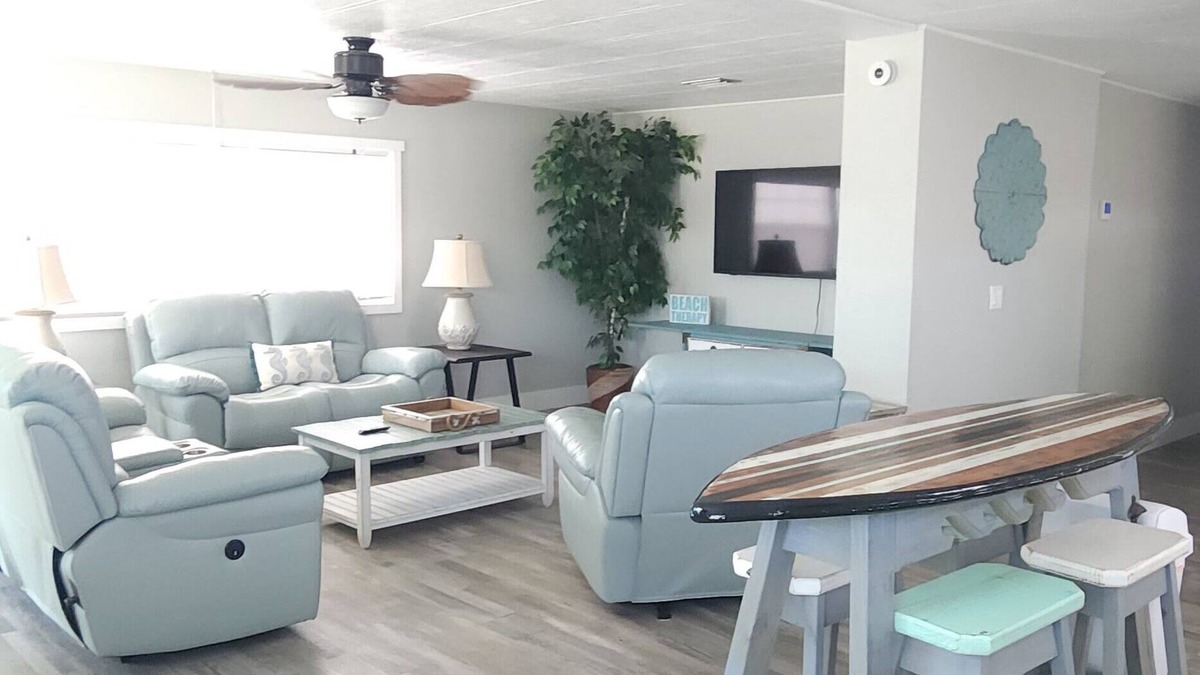 Truckland House | So Beachy! A family and Pet-friendly Spacious Home